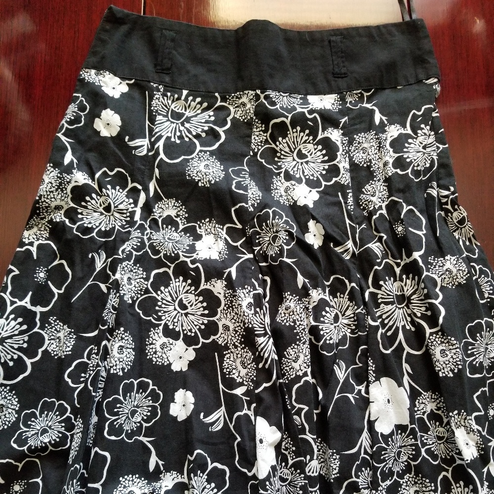 Micheal C Women Black and White Skirt
